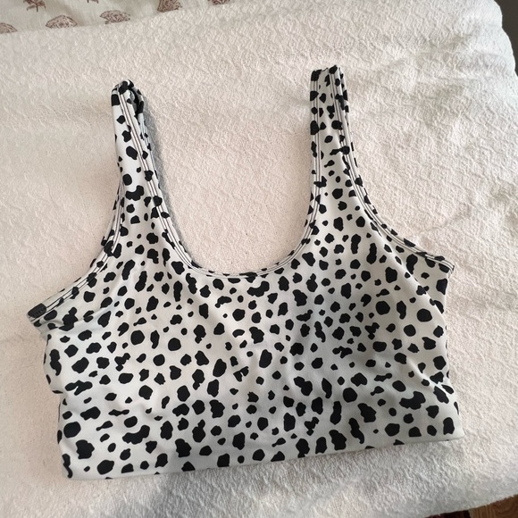 Balance Athletica Other - Balance athletica snow leopard sports bra